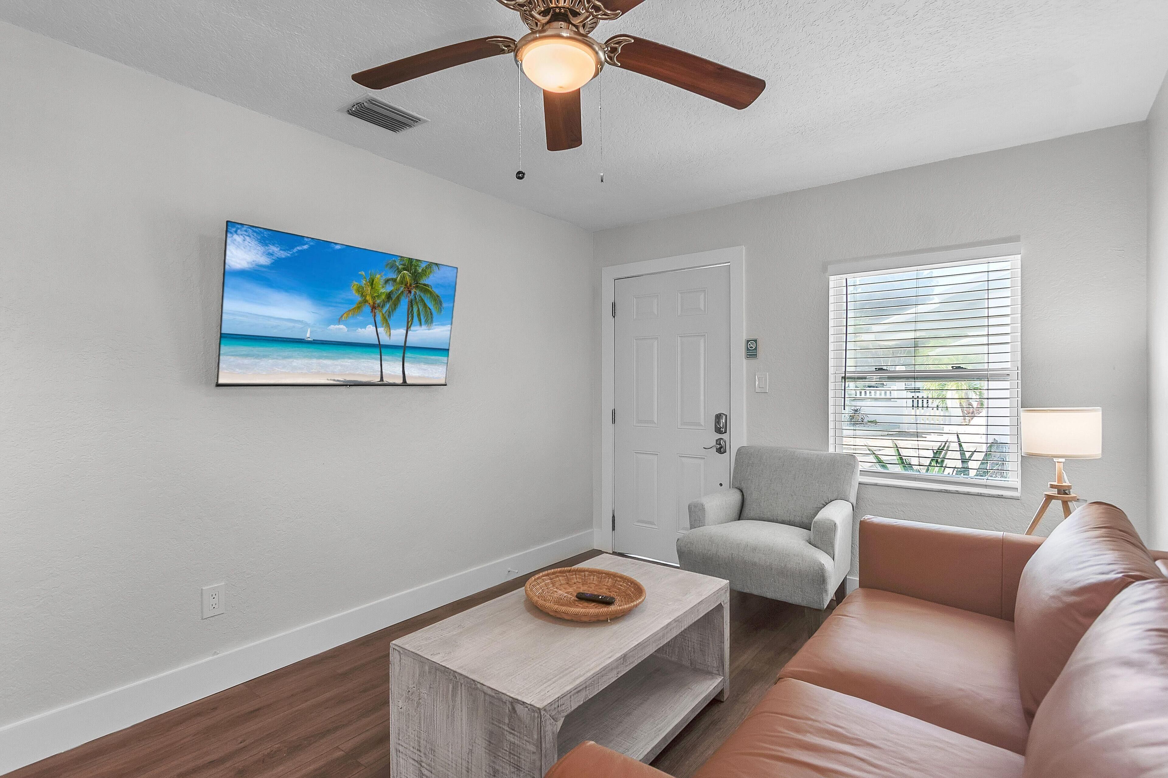 Cabin, 1 Queen Bed with Sofa bed (Family Bungalow) | Living area