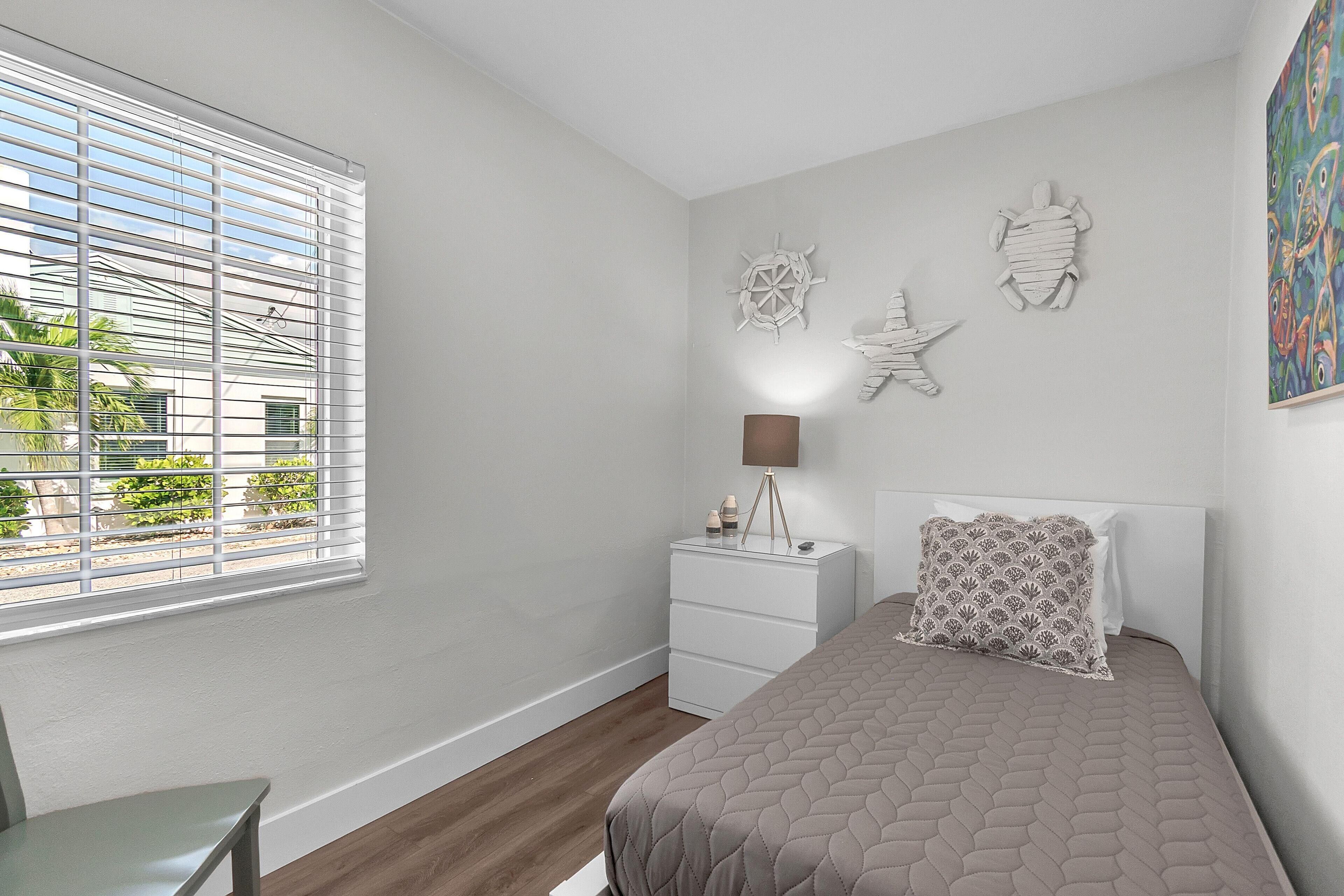 Cabin, 1 Queen Bed with Sofa bed (Two-Bedroom Bungalow)