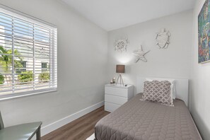 Bústaður - 1 meðalstórt tvíbreitt rúm með svefnsófa (Two-Bedroom Bungalow)