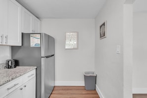 Cabaña, 1 cama Queen size y sofá cama (One-Bedroom Bungalow) | Interior