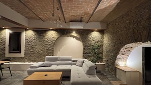 Interior - Relais Portaluna Incanto / 2BR, Sleeps 6, Garden, Langhe Views, Wifi (Piemonte)