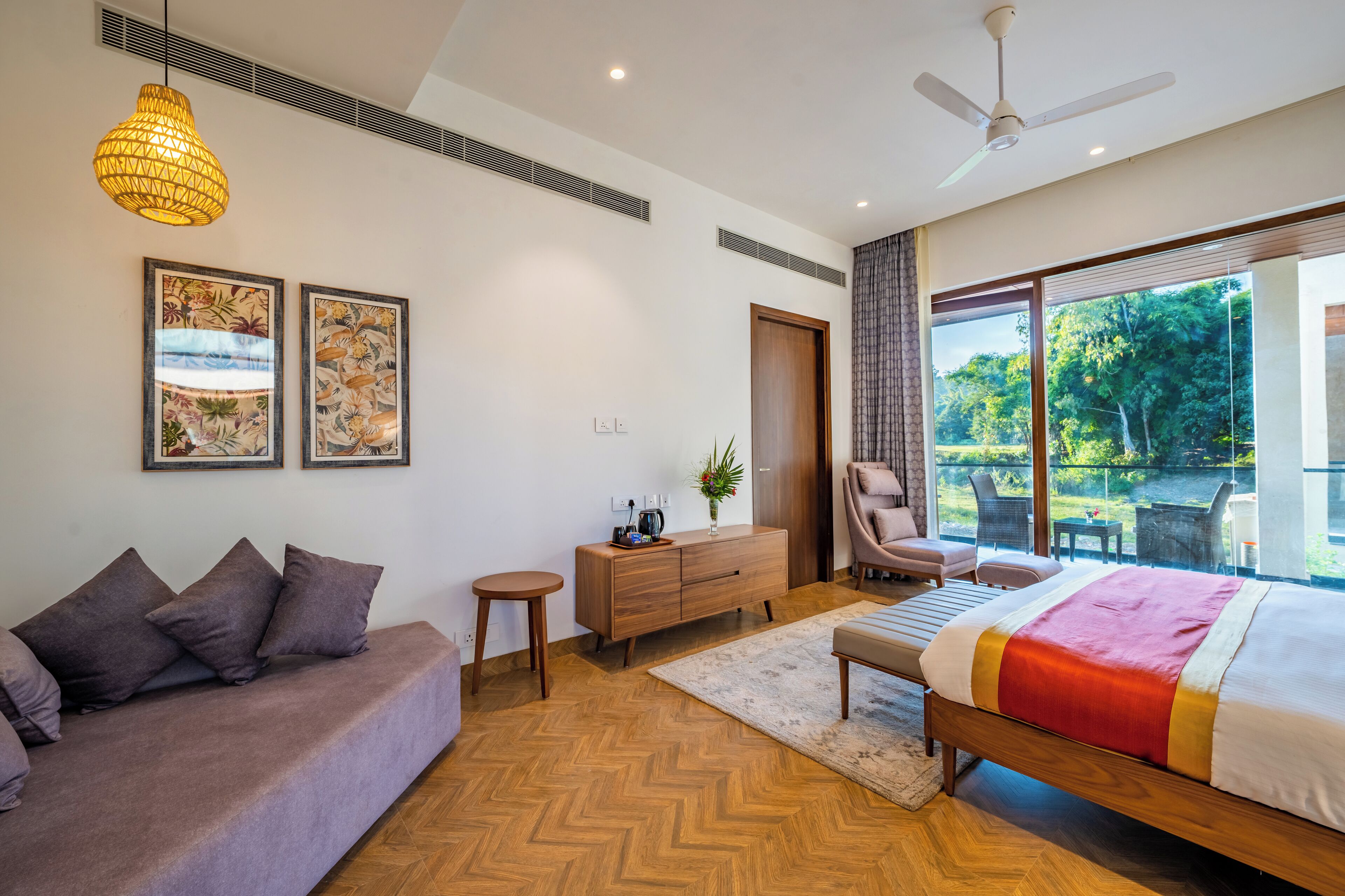 Superior kamer | Een bureau, een laptopwerkplek, een strijkplank/strijkijzer, gratis wifi