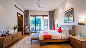 Camera Superior | Una scrivania, postazione laptop, ferro/asse da stiro, Wi-Fi gratuito