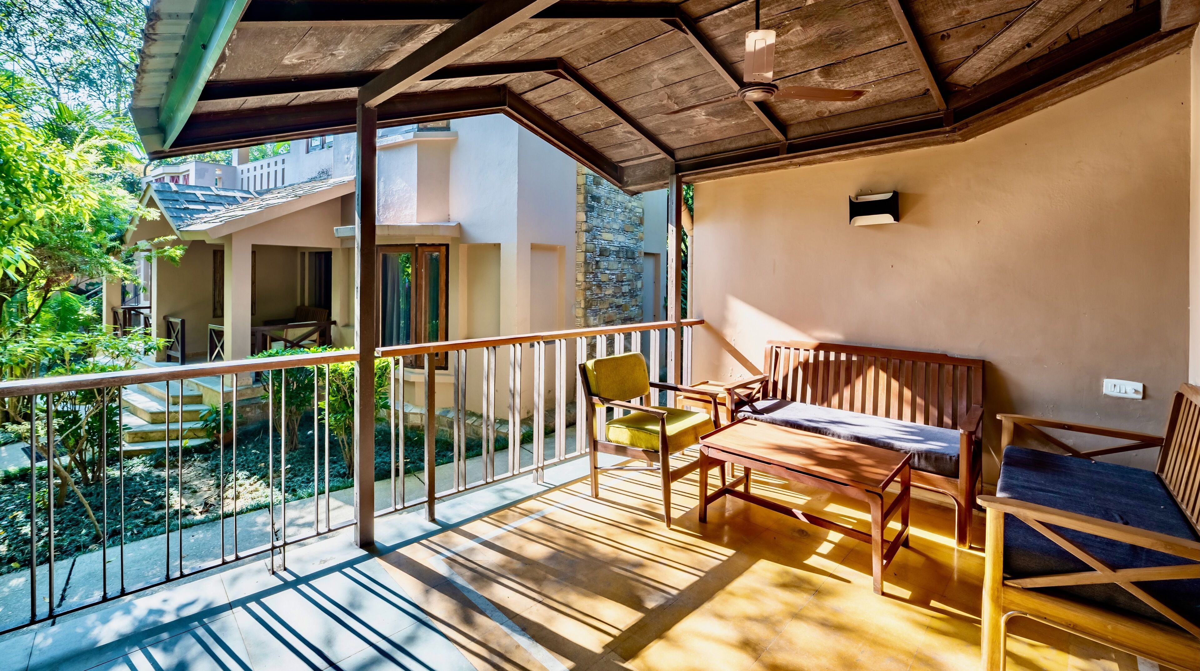 Deluxe Cottage with Garden View | Desk, laptop workspace, iron/ironing board, free WiFi