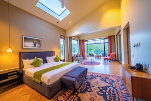 Presidential Suite with River View | Desk, laptop workspace, iron/ironing board, free WiFi - Tiger Camp Resort River Access (Dhikuli)