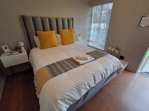 Comfort Double Room, Non Smoking, Pool View | Egyptian cotton sheets, premium bedding, individually decorated - 118 Bayley Street (Benoni)