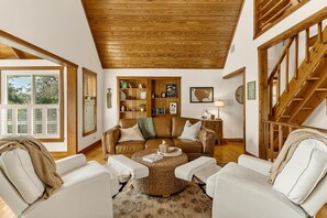 Smart TV, fireplace, books, music library - Langoon Lodge 3-BR 2-BA, 7 beds. Walk to DT&Lake (Mount Dora)