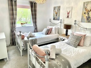 4 quartos, Wi-Fi de cortesia, roupa de cama