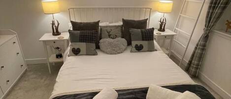 4 ห้องนอน, Wi-Fi ฟรี, ผ้าปูที่นอน