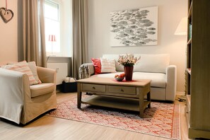 Living area - Holiday Apartment Gut Börtewitz with 50sqm, 1 Bedroom, for up to 3 Persons (Leisnig)