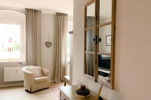 TV - Holiday Apartment Gut Börtewitz with 50sqm, 1 Bedroom, for up to 3 Persons (Leisnig)