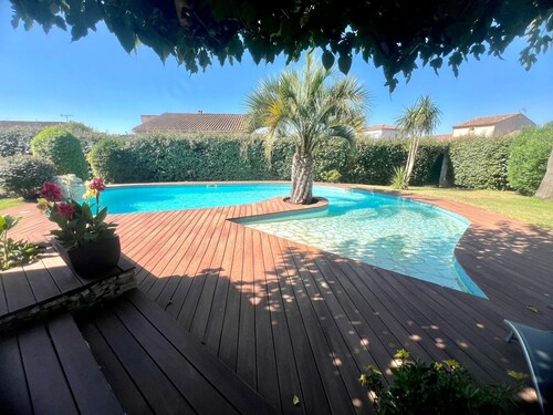 Villa avec piscine au calme proche de Nîmes