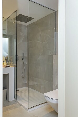 Shower, hair dryer - Apartment in Cannes with 2 bedrooms sleeps 5 (Cannes)