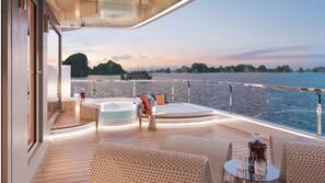 Elite Cabin, Balcony, Ocean View | Private spa tub