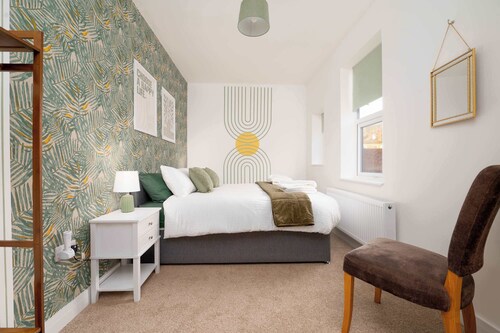 Monks Quarters-Luxe 3 Bed, Private Parking x2 Cars