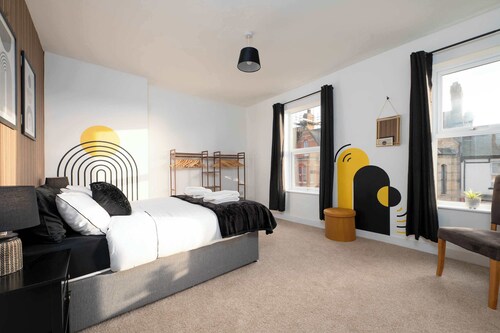 Monks Quarters-Luxe 3 Bed, Private Parking x2 Cars