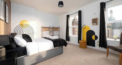 Monks Quarters-Luxe 3 Bed, Private Parking x2 Cars