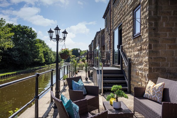 المنطقة المحيطة بالمنشأة