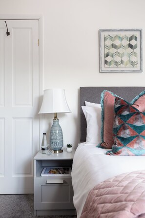 Ferros/tábuas de passar roupa, Wi-Fi, roupa de cama