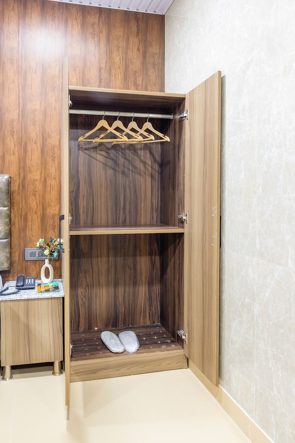 Deluxe Double Room, City View | Free WiFi - Hotel Bill Palace (New Delhi)