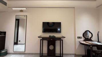 Deluxe Room | Free WiFi, bed sheets