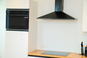 Departamento básico | Cocina privada | Frigobar, horno, parrilla de estufa y utensilios de cocina