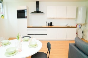 Basic Apartment | Dapur peribadi | Peti sejuk mini, ketuhar, dapur 