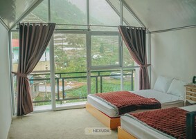 Deluxe Villa, Lake View | Desk, free WiFi