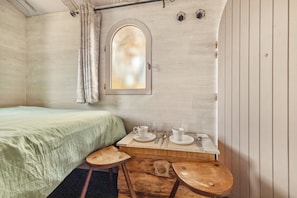 Bed sheets - Guesthouse "La Roulotte des Chouchous" with Air Conditioning (Hourtin)