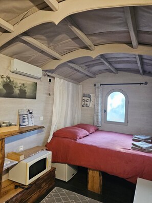 Bed sheets - Guesthouse "La Roulotte des Chouchous" with Air Conditioning (Hourtin)