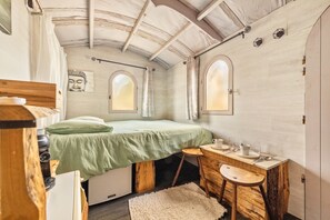 Bed sheets - Guesthouse "La Roulotte des Chouchous" with Air Conditioning (Hourtin)