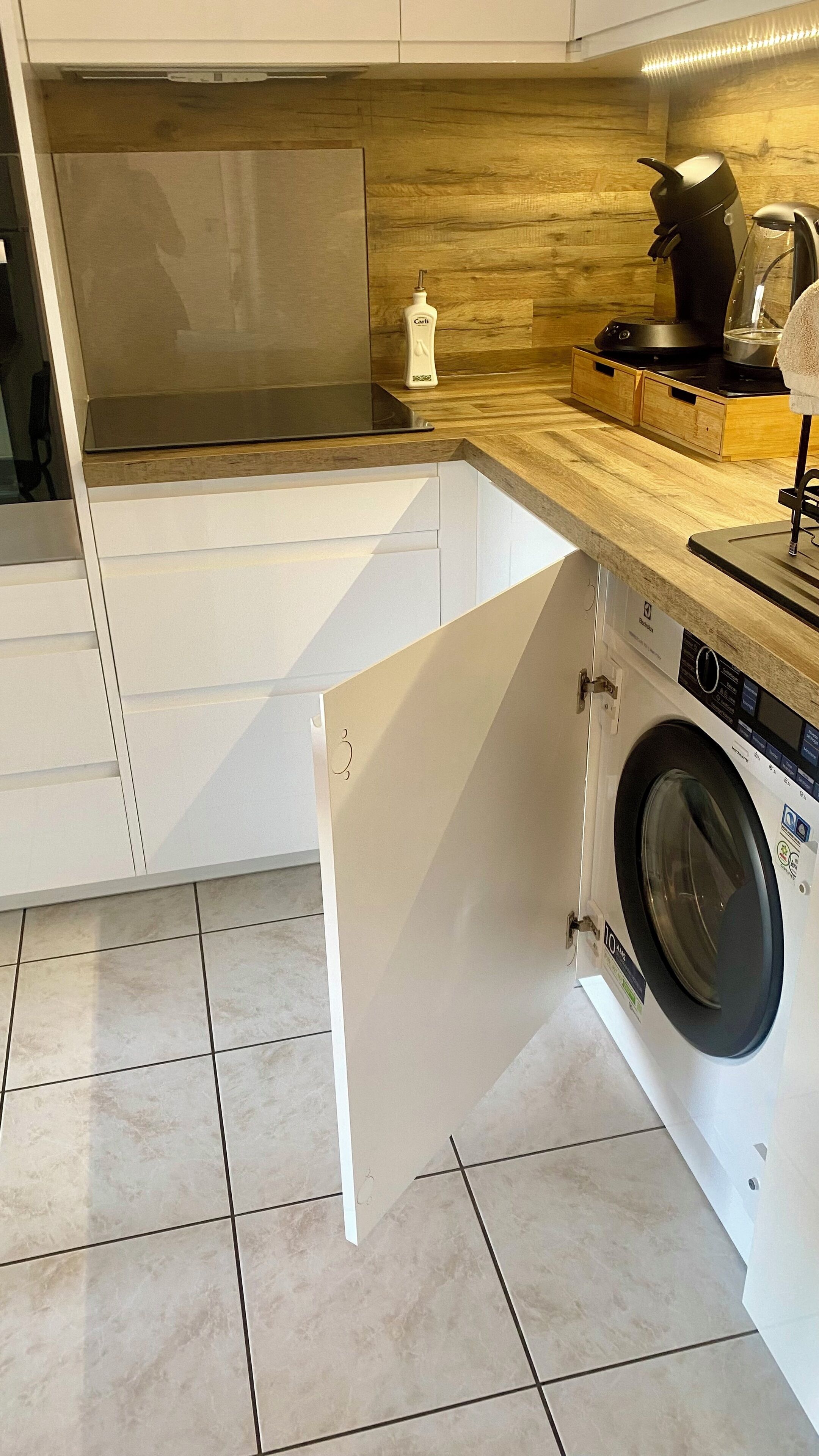 Køleskab, mikrobølgeovn, ovn, kogeplade