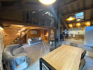 Fireplace - Chalet L'orsett, south-facing with mountain views, resort center, quiet area! (Champagny-en-Vanoise)