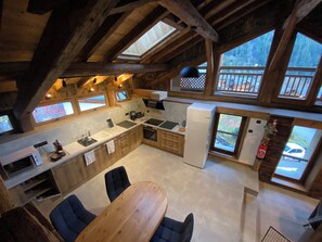 Fridge, microwave, oven, stovetop - Chalet L'orsett, south-facing with mountain views, resort center, quiet area! (Champagny-en-Vanoise)