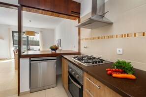Refrigerador, microondas, horno y lavavajillas 