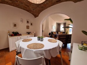 Dining - Golf Village - Vila I8 (Quarteira)