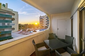 Outdoor dining - Amendoeiras Family Apartment (Vilamoura)