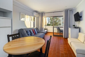 TV - Amendoeiras Family Apartment (Vilamoura)