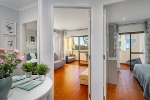 Iron/ironing board, free WiFi, bed sheets - Amendoeiras Family Apartment (Vilamoura)