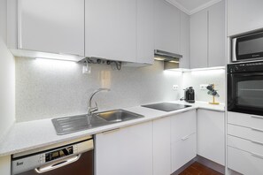 Fridge, microwave, oven, dishwasher - Amendoeiras Family Apartment (Vilamoura)