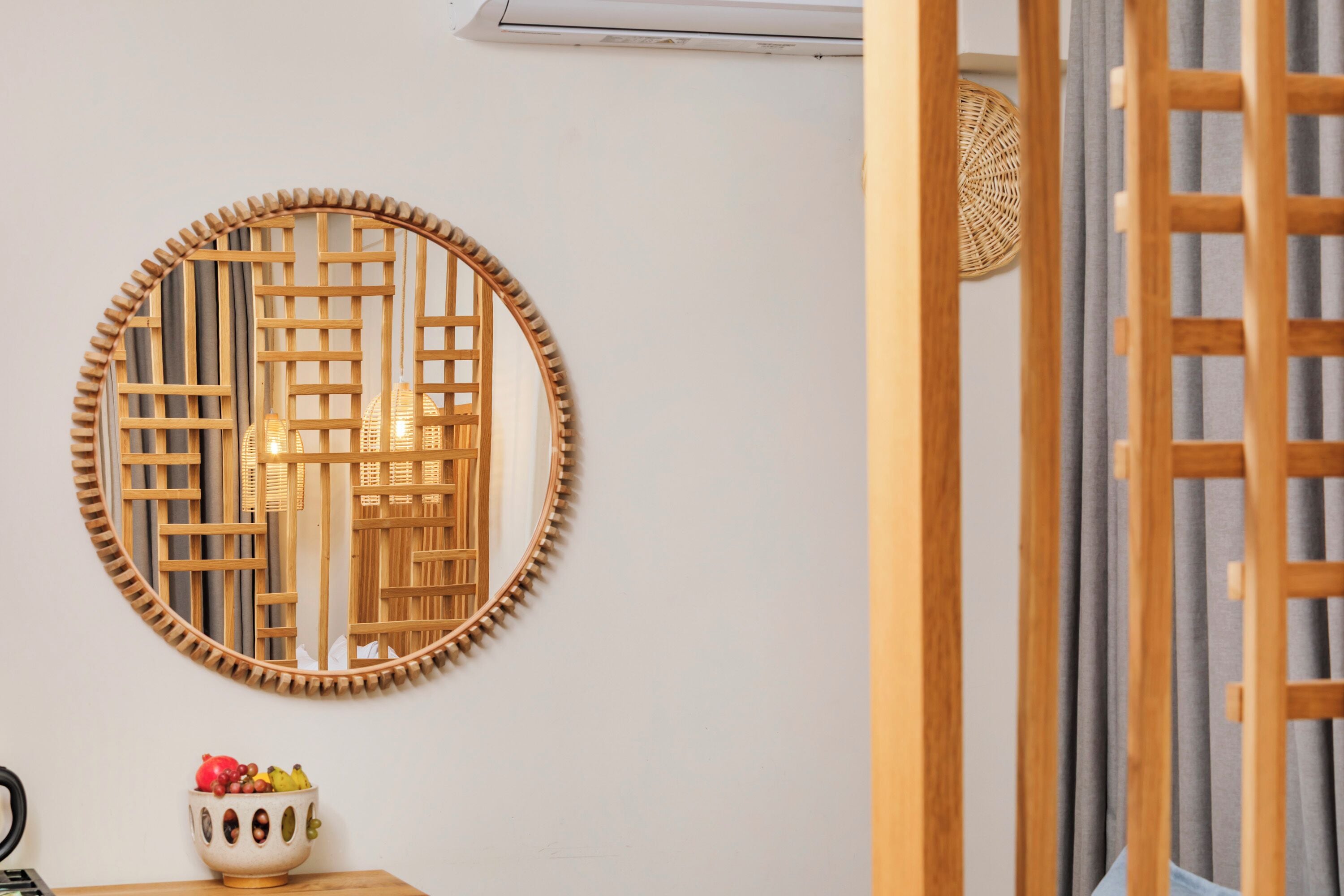 Junior-studiosviitti, näköala puutarhaan | Tallelokero huoneessa, äänieristys, silitysrauta/-lauta, ilmainen Wi-Fi