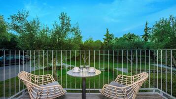 Junior Studio Suite, Garden View | Balcony view
