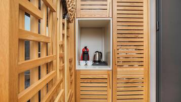 Superior-Doppelzimmer, Gartenblick | Zimmersafe, schallisolierte Zimmer, Bügeleisen/Bügelbrett