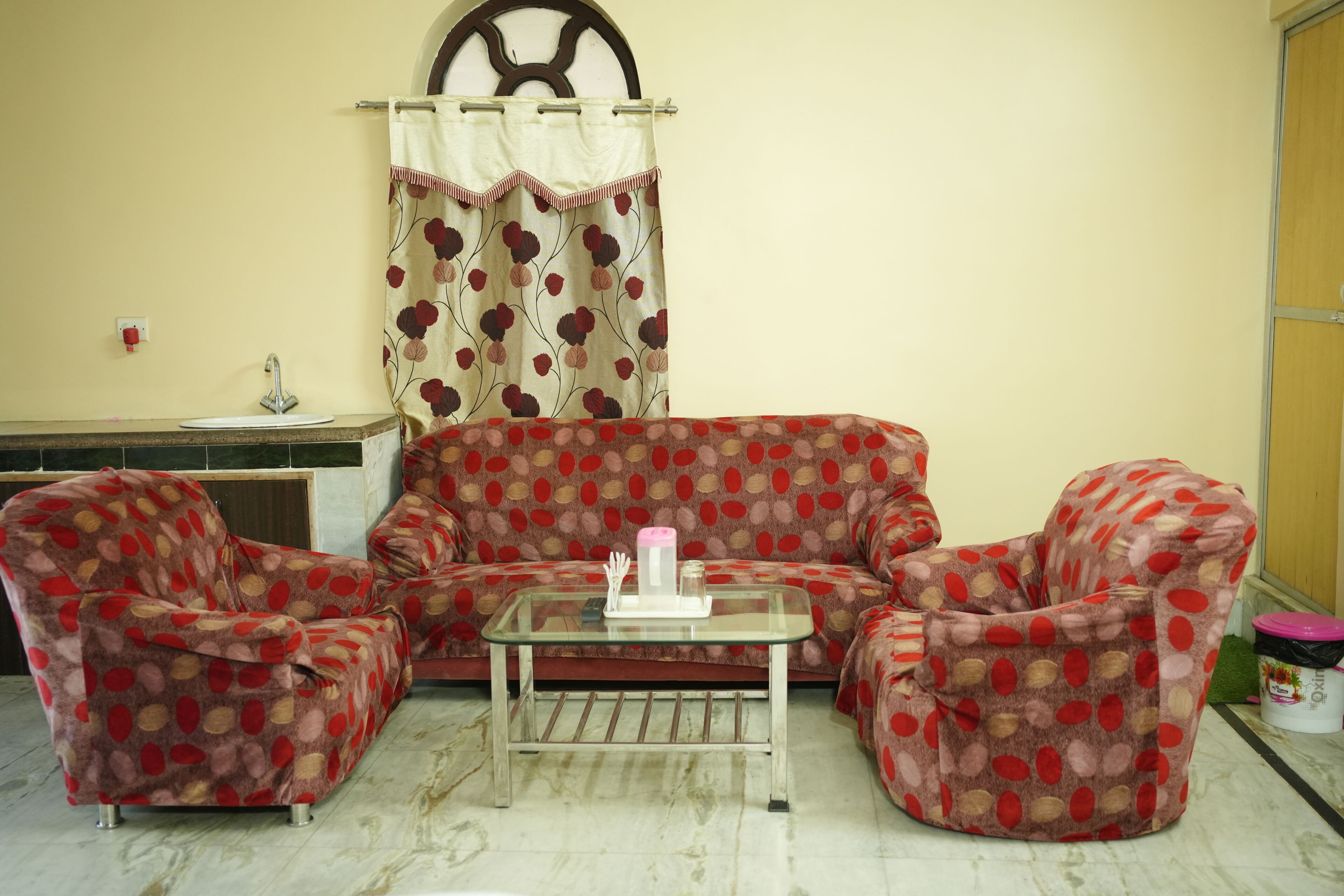 패밀리 스위트, 발코니, 정원 전망 | 객실 내 금고, 책상, 다리미/다리미판