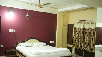 Suíte família, sacada, vista para o jardim | Cofres nos quartos, escrivaninha, ferros/tábuas de passar roupa