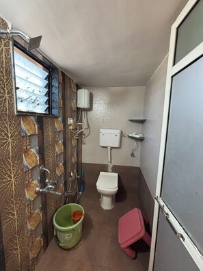 Family Suite | Bathroom - Green Paradise Trimbak (NASHIK)