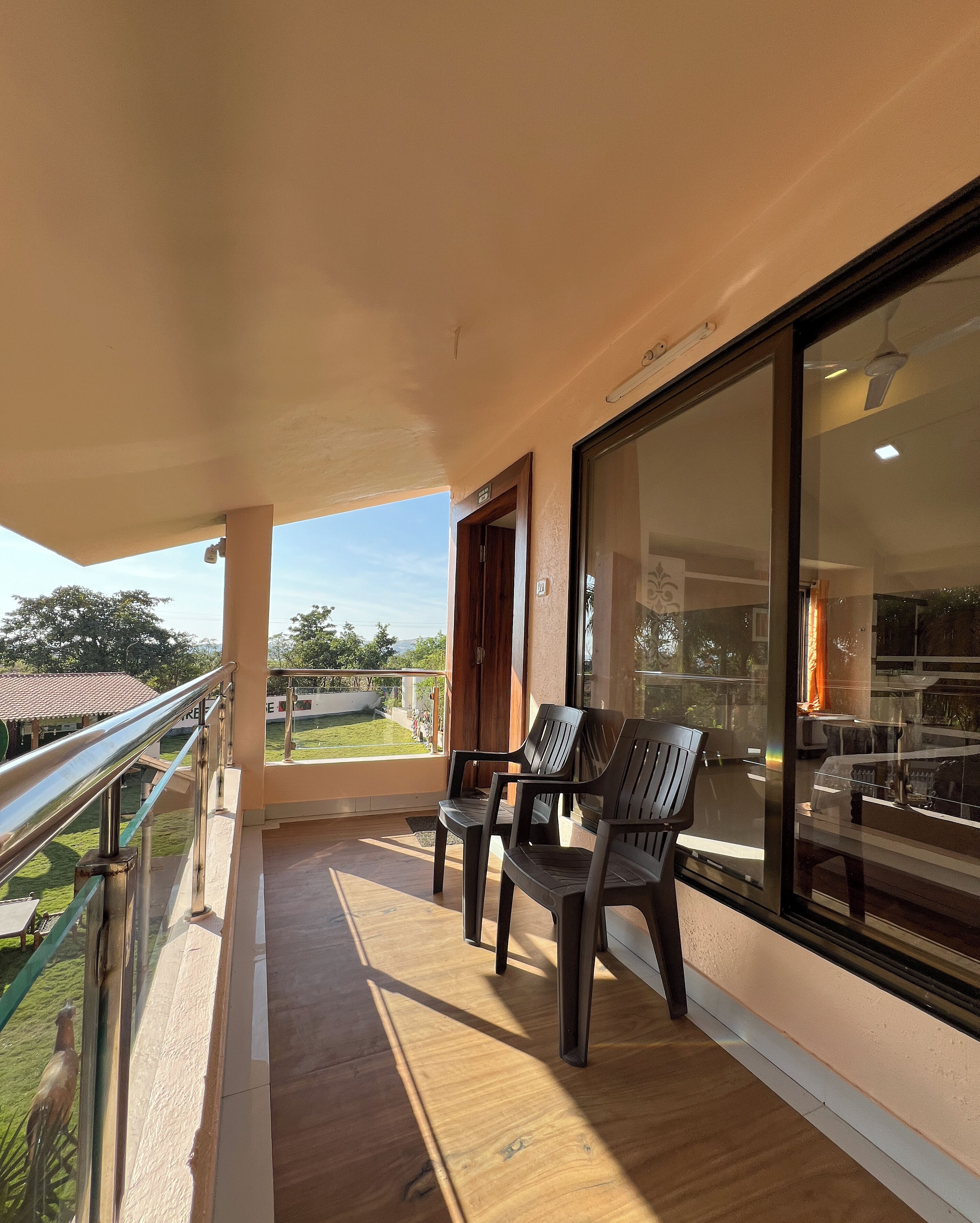 family room with garden view | Balcony