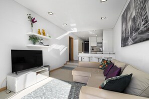TV - Amazing Flat In Olhos de Água (Albufeira)
