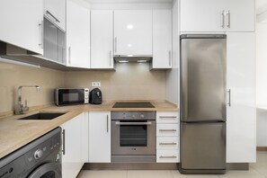 Fridge, microwave, oven, dishwasher - Amazing Flat In Olhos de Água (Albufeira)