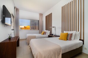 Iron/ironing board, free WiFi, bed sheets - Villa SAL- Pool & Beach Escape (Albufeira)